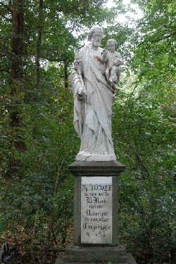 beeld van de H. Jozef in het park